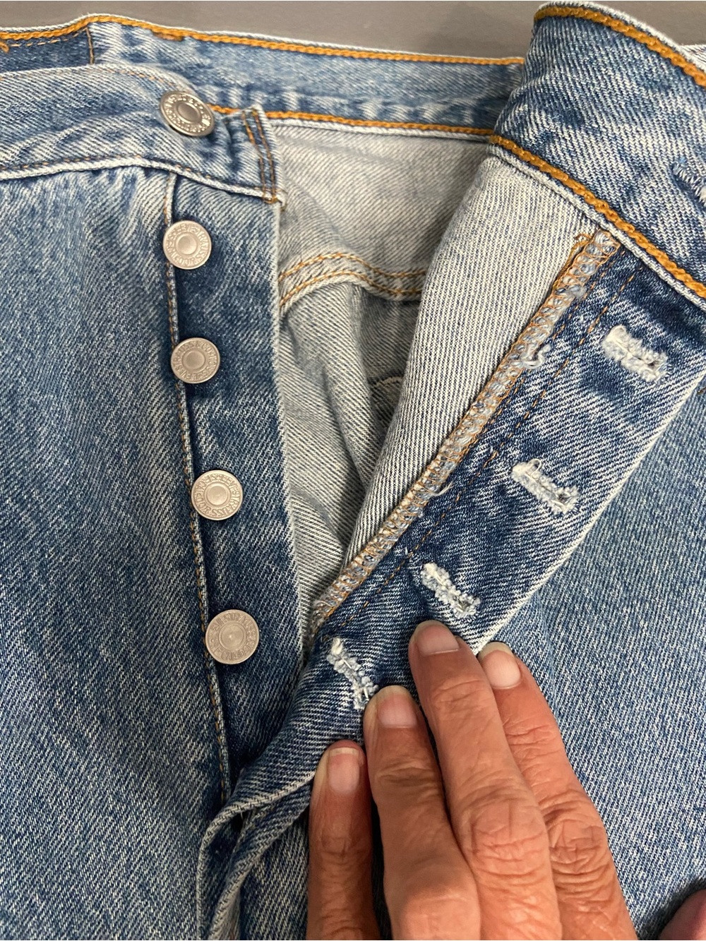 LEVI’S Mens 501 Original Fit 1990s Denim Straight Leg Button Fly Jeans W42 L30 - Picture 8 of 17